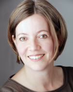 Susanne Simons, Behandlung von Rückenschmerzen, Rückenverspannungen. Massage bei Muskelverspannungen, Muskelschmerzen, Verspannungen des Rückens, Rückenschmerzen, Nackenschmerzen, Schulterprobleme, Schultersteifheit, Nackenprobleme, Nackensteifheit, Hexenschuss, Skoliose, ISG-Blockierung, Hüftschermzen, Spannungskopfschmerz, Migräne, Beckenschiefstand, Schleudertrauma, Gelenkschmerzen, Verstauchung, Schwindel, Arthrose, Tinntitus, Wirbelfehlstellungen, Hexenschuss, Knieschmerzen, Ischias.